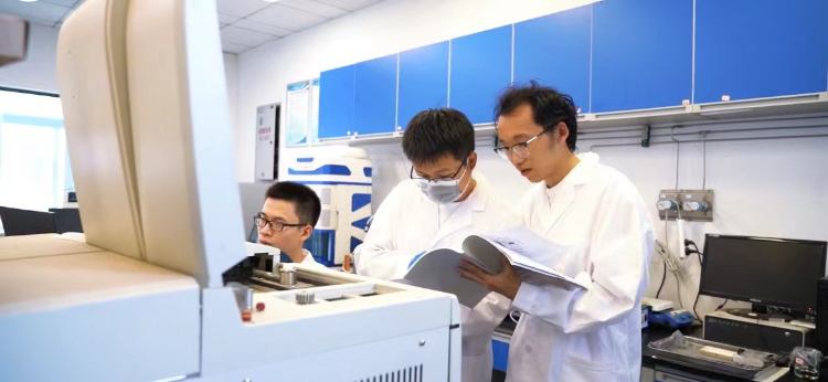 實(shí)驗(yàn)室里看未來丨一塊電池 帶來無限可能!